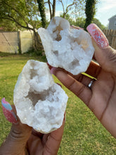 Load image into Gallery viewer, Quartz Geode Pair