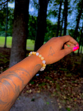 Load image into Gallery viewer, Golden Clarity Bracelet