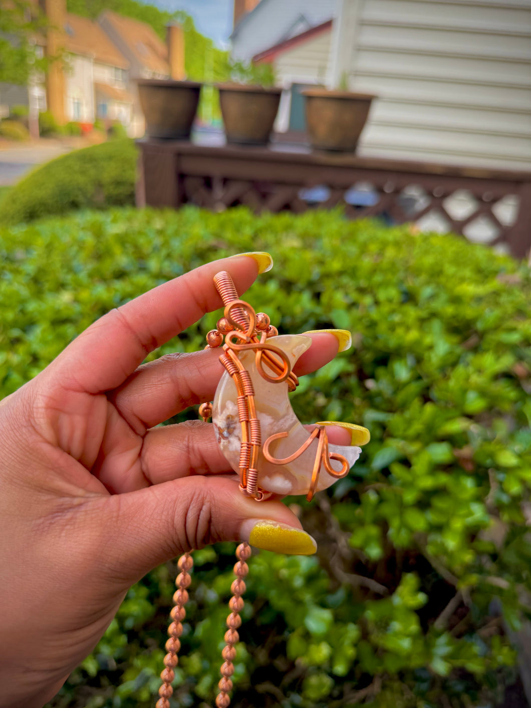 Flower Agate Crescent Neck Peace VII