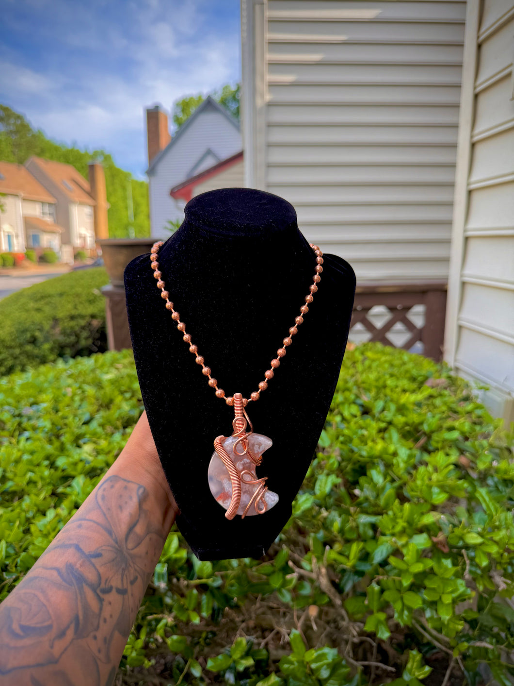 Flower Agate Crescent Neck Peace II