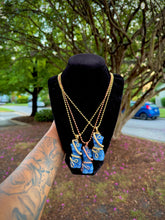 Load image into Gallery viewer, Crackle Quartz Silhouette Necklace
