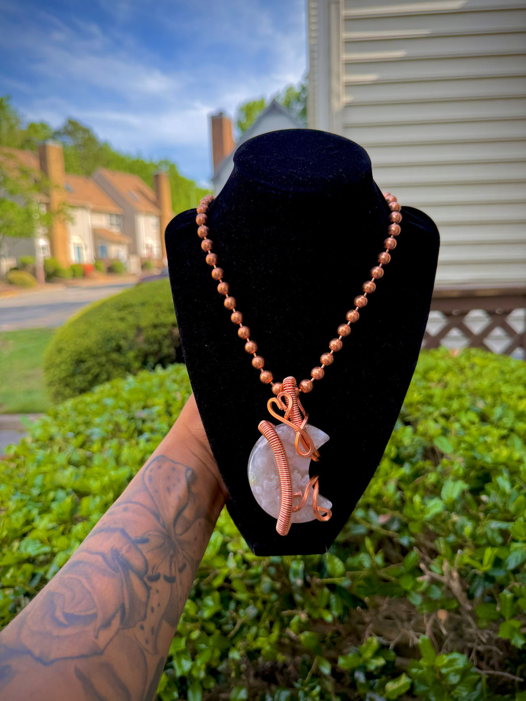 Flower Agate Crescent Neck Peace VI